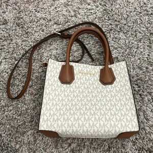Micheal Kors Crossbody purse